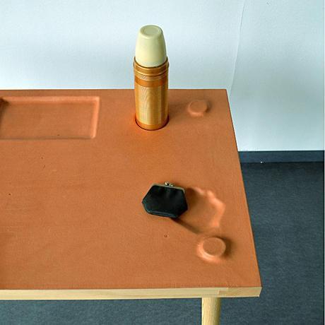 Piece of Me le bureau à mémoire de forme par Formellt Piece of Me le bureau à mémoire de forme par Formellt