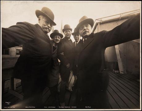 Byron-1920s-selfie0
