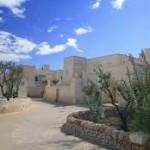 ÉVASION : Ils recréent un véritable village dans les Pouilles en Italie