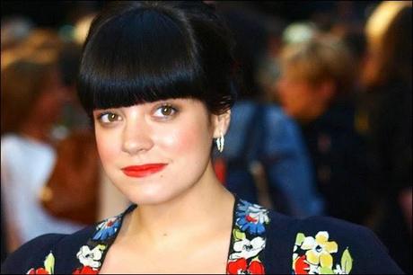 Lily Allen peine à convaincre au Grand Journal