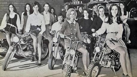 Vintage Photos of Girls in Mini Skirts on Bikes 2 750x421 Vintage Photos of Girls in Mini Skirts on Bikes