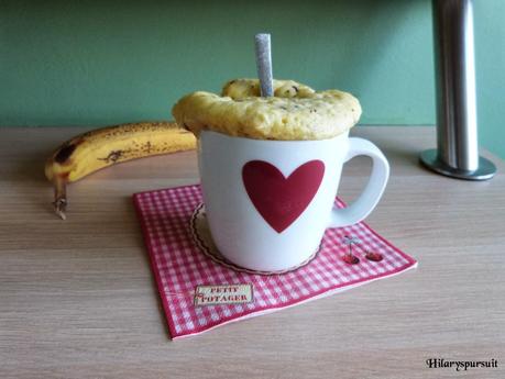 Mug cake banane et pépites de chocolat / Banana and chocolate chip mug-cake