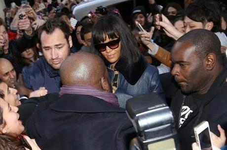 Rihanna à Paris : la vidéo choc des fans en hystérie totale !