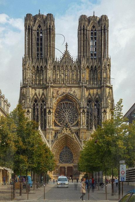 la façade de la cathédrale après la guerre