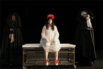 Yvonne, entourée de ses tantes