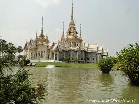Issan: Wat Ban Non Kum (Wat Soraphong) (Luang Pho) [HD]