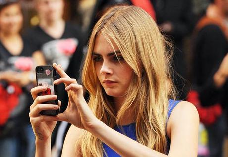 cara_delevingne_d__voile_ses_applis_pr__f__r__es_sur_iphone_et_ipad_7089_north_640x440