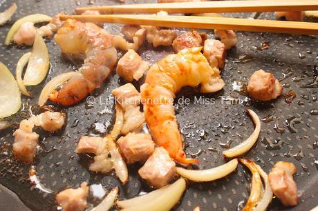 Crêpe vietnamienne farcie aux crevettes et au porc (Bánh xèo)