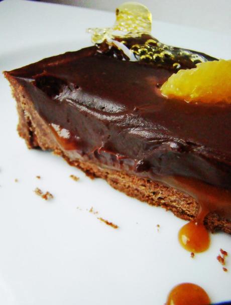 Tarte tout chocolat, ganache chocolat, caramel coulant au citron meyer...