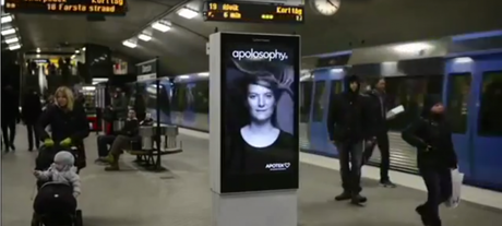 La pub qui se dĂŠcoiffe Ă  chaque fois que le train passe