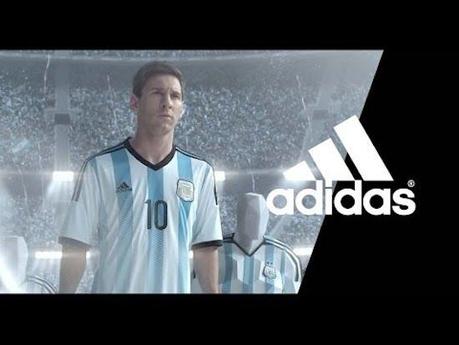 Lionel Messi se la joue supersonique pour Adidas