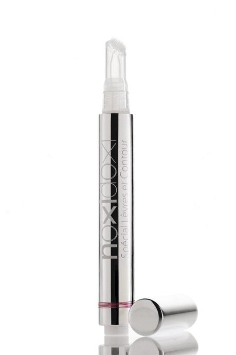 Chromé-debout-ouvert-blanc