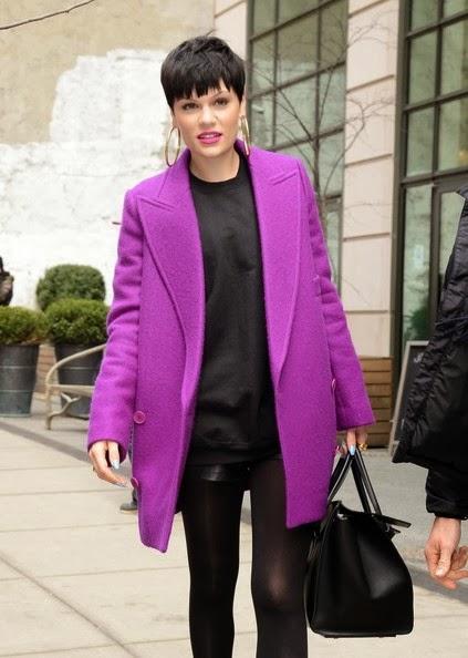 Jessie J : un look violet au top !