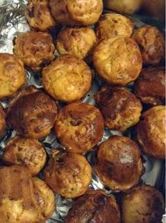 Idéal a l'apéritif ou en entrée : muffins aux pruneaux, lardons et gruyère ...