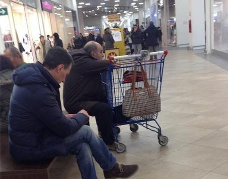 Quand les hommes accompagnent leur femme faire du shopping