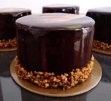 Individuels chocolat-noisettes glaçage 