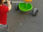 Elle appris vélo (avec petites roues) week-end