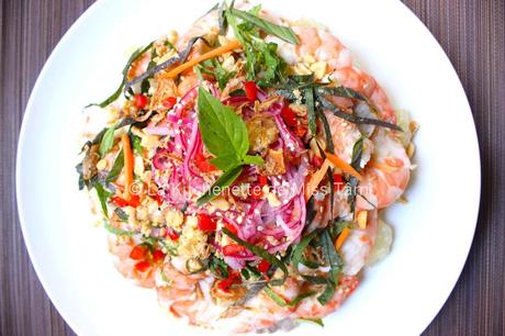 Salade de pamplemousse aux crevettes et au porc (Gỏi bưởi tôm thịt)