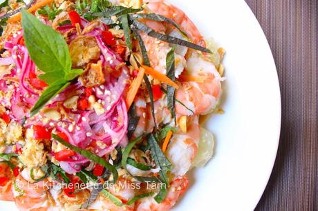Salade de pamplemousse aux crevettes et au porc (Gỏi bưởi tôm thịt)