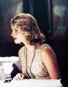 Départ de Claire Holt