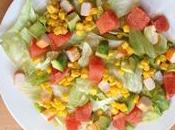 Petite salade pleine vitamines surimi, avocat, pamplemousse, maïs
