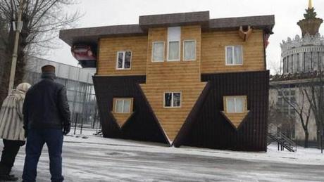 upside-down-house_vvts-russia-exhibit-center-moscow_collabcubed