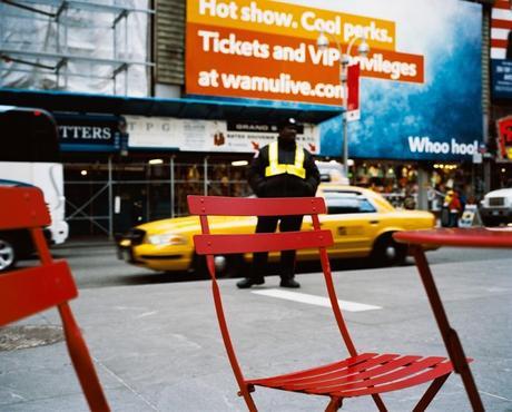 Chaise Bistrot Fermob sur Times Square via Nat et Nature Fermob, une belle marque à succès