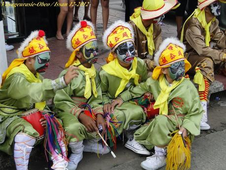 Quand des Thaïlandais visitent des WC chinois, pas triste [HD]