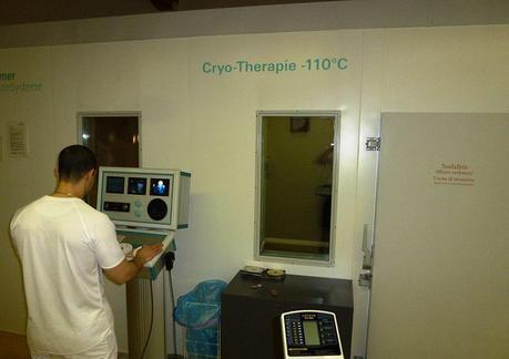 800px-Cryo-Therapy_Chamber_Operation