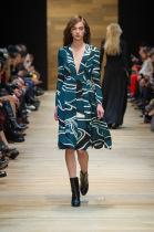 Pixelformula  Womenswear  Winter 2014 - 2015 Ready To Wear  Paris Guy Laroche