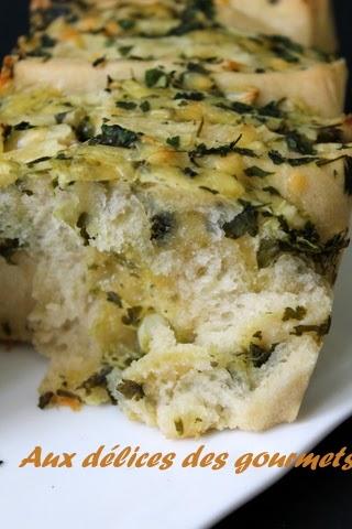 PULL-APART BREAD FROMAGE ET HERBES