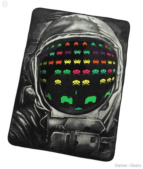 couverture invaders Geek: Le plaid Space Invader  space invader plaid geek 