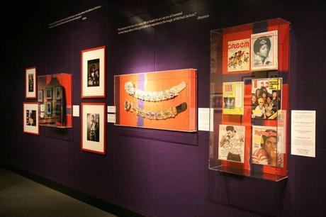 Remember: Michael est intronisé au Rock' n Roll Hall Of Fame, le 19 mars 2001 18288c