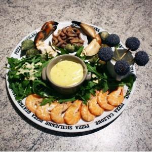 Assiette de fruits de mer, aïoli et salade