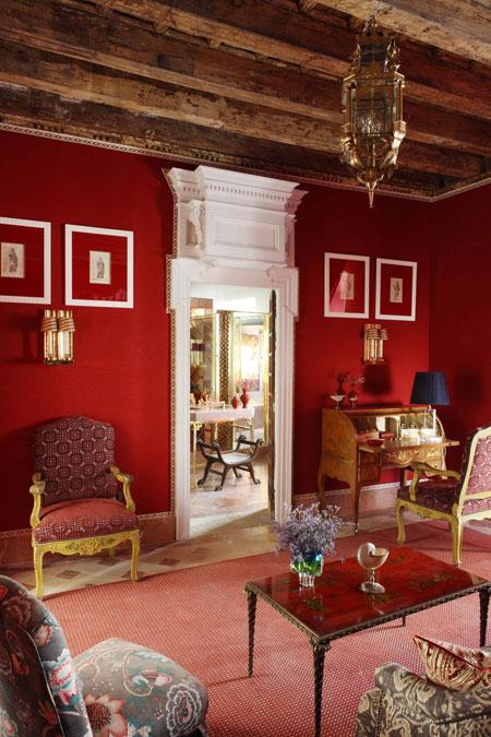 3red-rug-Lorenzo-Castillo-bedroom-16th Century-Seville-Palace