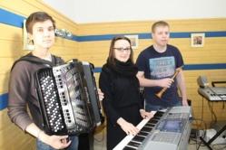 Distribilh. Pierre, Amandine et Sébastien ont créé leur groupe de musique traditionnelle