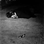 Weegee, Le révolver continue de viser le cadavre d’Anthony Izzo - New -York 1942