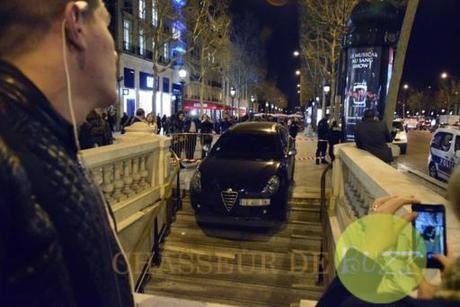 Champs_Elysées_voiture_métro_image_insolite