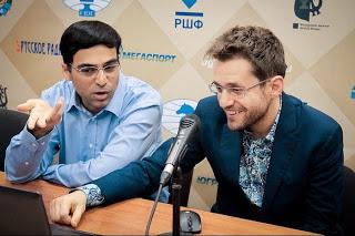 Minimum syndical dans la partie d'échecs entre les leaders Aronian et Anand, nulle en 19 coups - Photo © site officiel