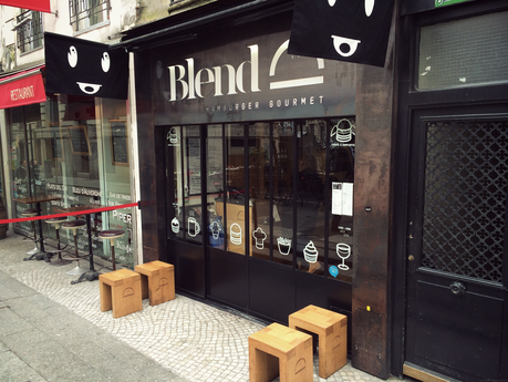 A PLACE TO EAT : BLEND BURGER