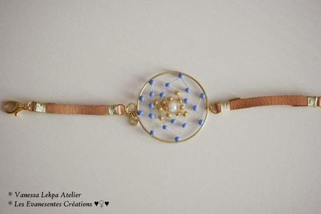 bijoux dreamcatcher amérindien contemporain, bracelet attrape rêves avec des perles or et bleu , bijoux de protection vanessa lekpa
