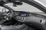 L'habitacle de la Mercedes S63 Coupé AMG est en cuir et carbone