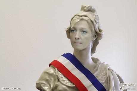 360ème semaine politique: Marine Le Pen, maire du village France ?