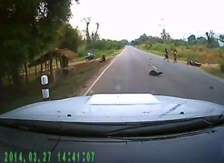 Thaïlande, Interpellation de chauffards: Mode d'emploi [HD]