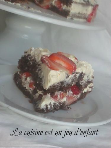 Gâteau au chocolat et aux fraises a la crème 
