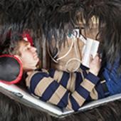 Abraham Poincheval - Dans la peau de l'Ours - Performance en direct | Musée de la Chasse et de la Nature