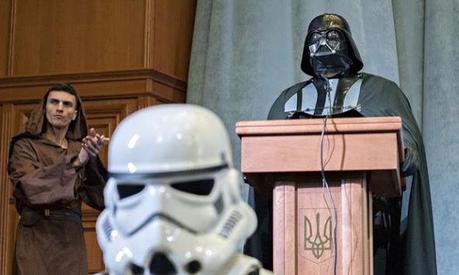 Dark Vador se présente aux présidentielles en Ukraine...