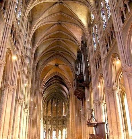 cathedrale-chartres-nef.jpg