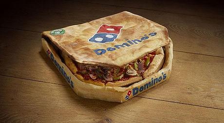Désormais l'emballage carton de la boite de Pizza Dominos est lui aussi en pâte à pizza. Réduisons nos déchets ...