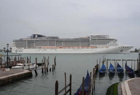 Le MSC Preciosa dans le bassin de San Marco le 5 avril 2014
